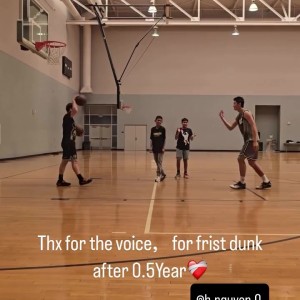 💪去年遭遇左膝前十字韧带撕裂！崔永熙在训练中能完成扣篮了